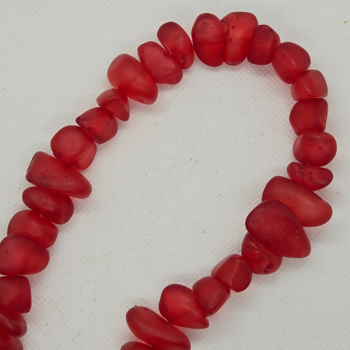 Red resin chip bead strand, circular loop of glossy heart-shaped chips