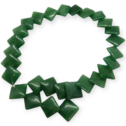 Deep green jade bead bracelet with square diamond-shaped beads